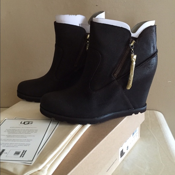 NEW UGG MYRNA LODGE. ANKLE BOOTS - Picture 2 of 4